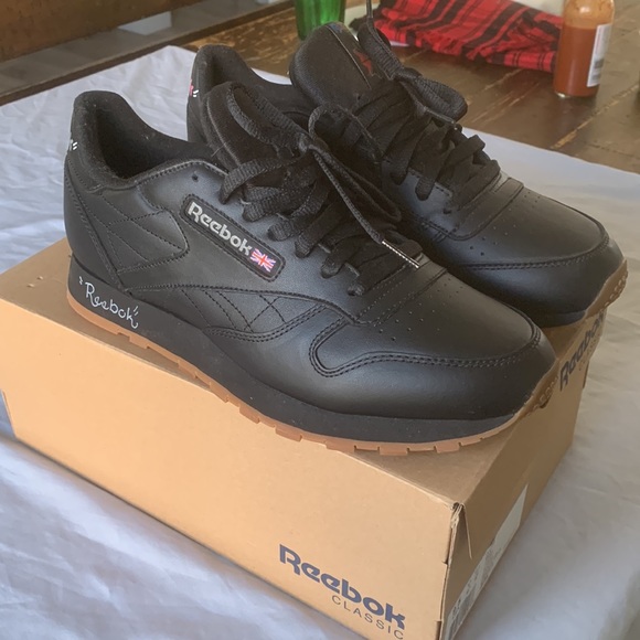 Reebok - Picture 2 of 4